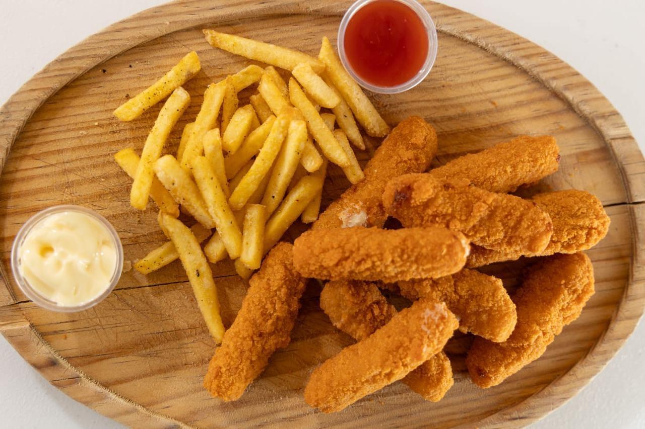Tiras de pollo con papas